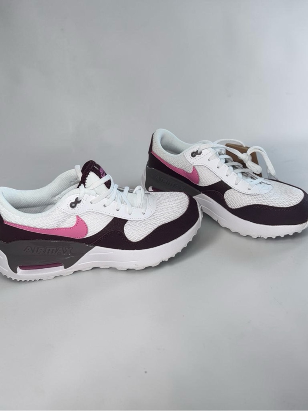 Nike Women’s 7.5 White and Dark Purple Airmax